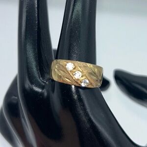 Vtg Women's 14k yellow-gold ring front raised textures leaf 3 diamonds sz 7 READ